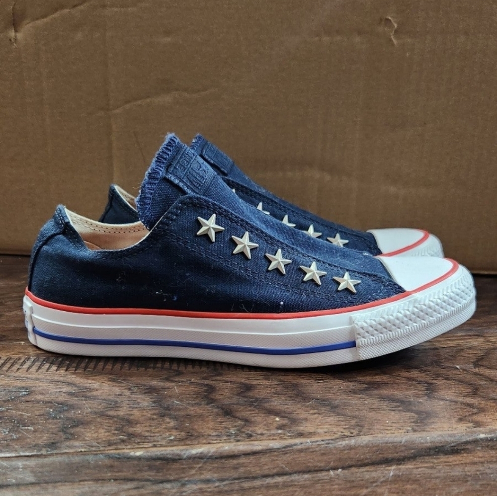 Womens size 6 Converse chuck taylor slip on